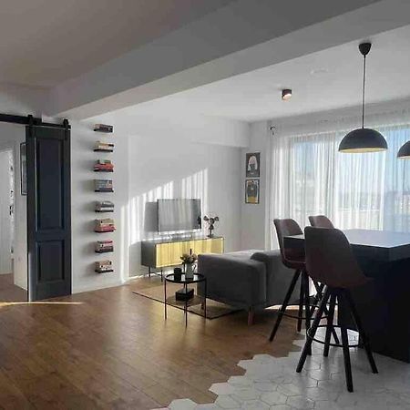 Modern 2-Bedroom Apartment In New Residence Крайова Екстер'єр фото