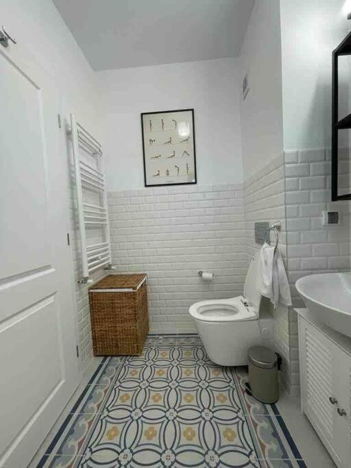 Modern 2-Bedroom Apartment In New Residence Крайова Екстер'єр фото